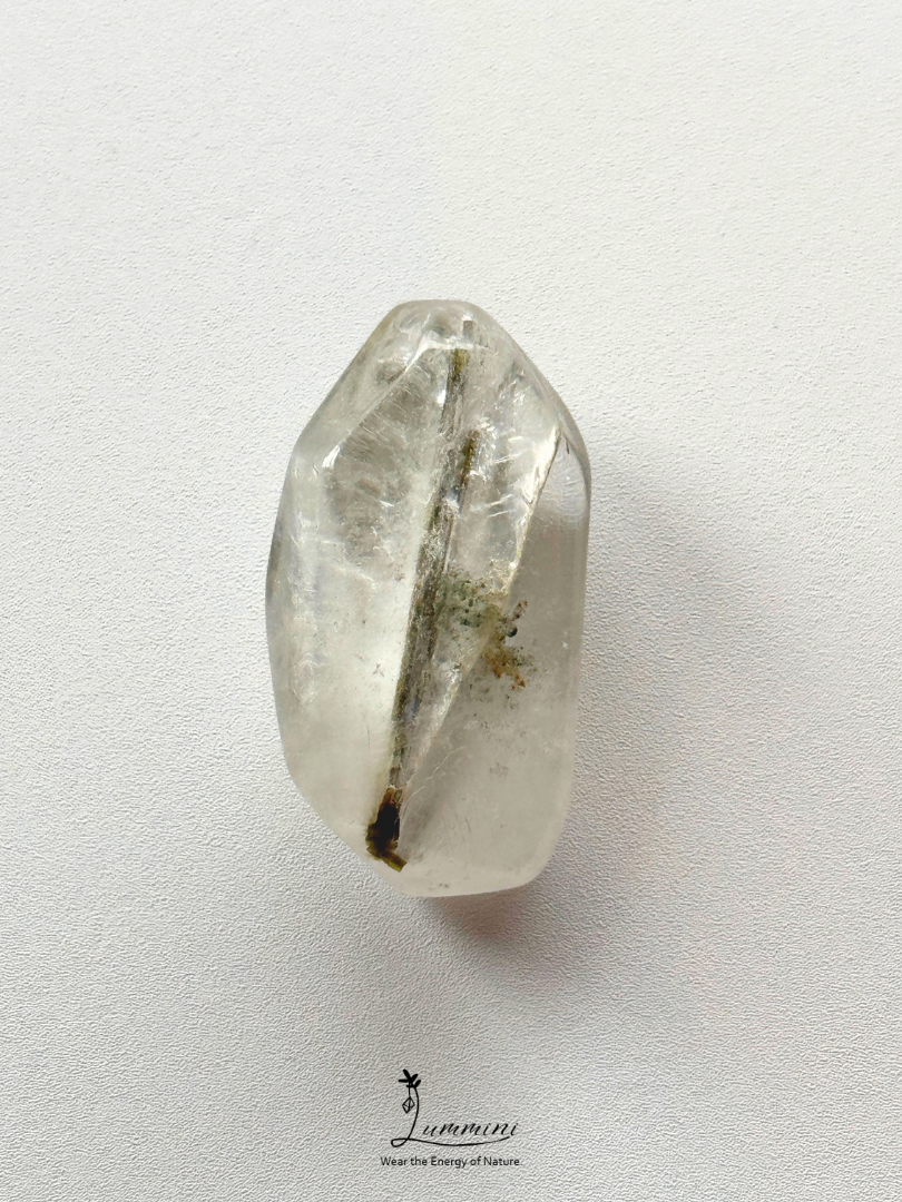 Natural Inclusion Quartz Pocket Stone – 18g, Green Leaf-Like Inclusion