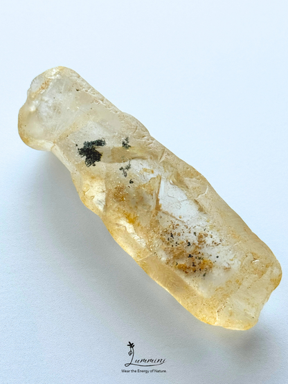 Rare & Special Natural Water-Worn Garden Quartz Meditation Stone with Scenic Window – 145g, 105mm