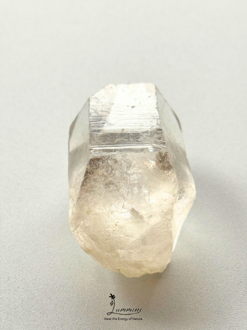 Natural Clear Quartz Point with Akashic Growth Lines Palm stone, Raw Crystal – 47g, 55.5mm