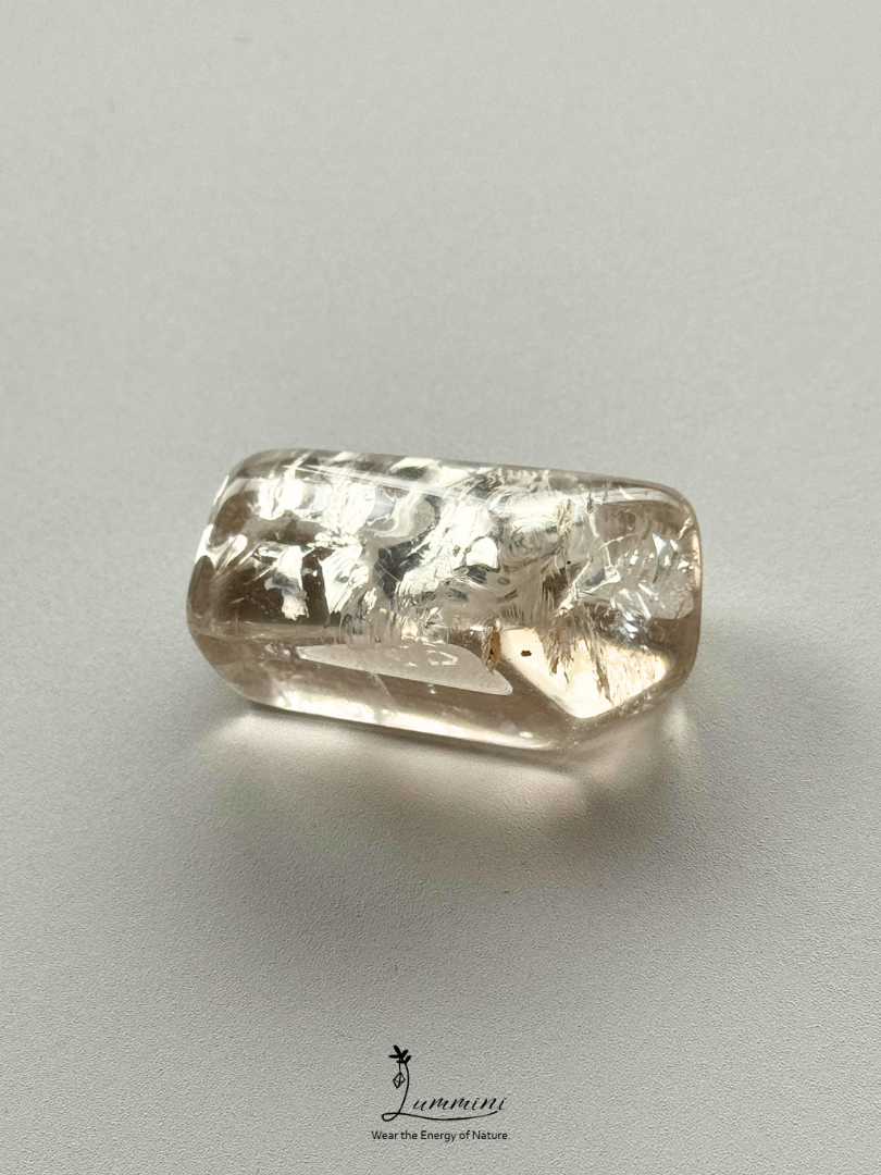 Natural Champagne Smoky Quartz Pocket Stone with Scenic Crystal Veils – 40g, 45.5mm