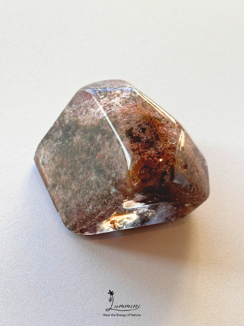 Natural Garden Quartz Pocket Stone – Scenic Inclusions with Rainbow – 40g