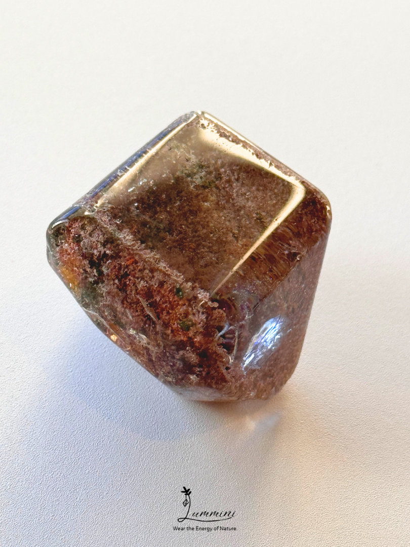 Natural Garden Quartz Pocket Stone – Scenic Inclusions with Rainbow – 40g