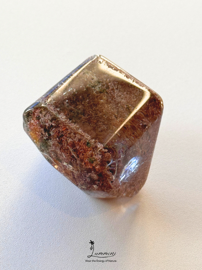 Natural Garden Quartz Pocket Stone – Scenic Inclusions with Rainbow – 40g