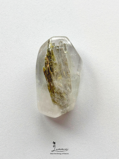 Natural Inclusion Quartz Pocket Stone – 18g, Green Leaf-Like Inclusion