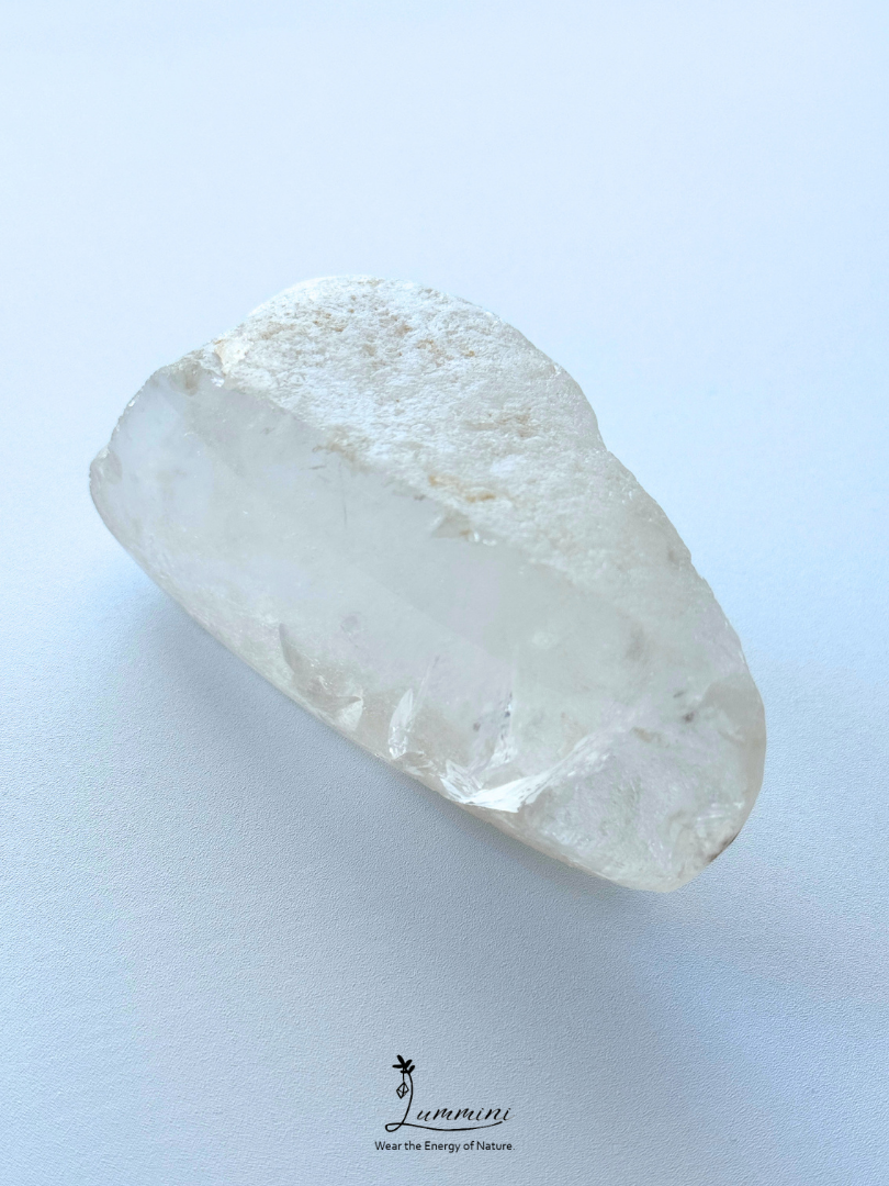 Natural White-Skinned Water-Worn Quartz Meditation Stone with Starry Interior – 212g, 90mm