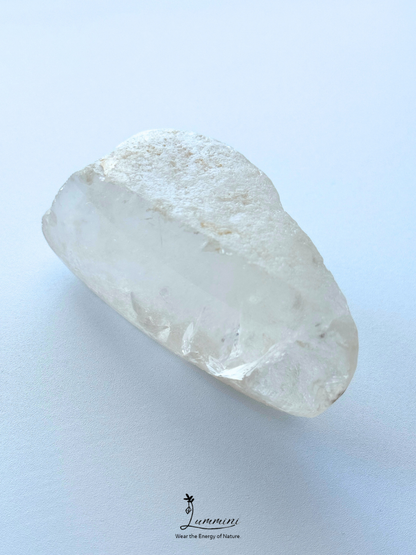 Natural White-Skinned Water-Worn Quartz Meditation Stone with Starry Interior – 212g, 90mm