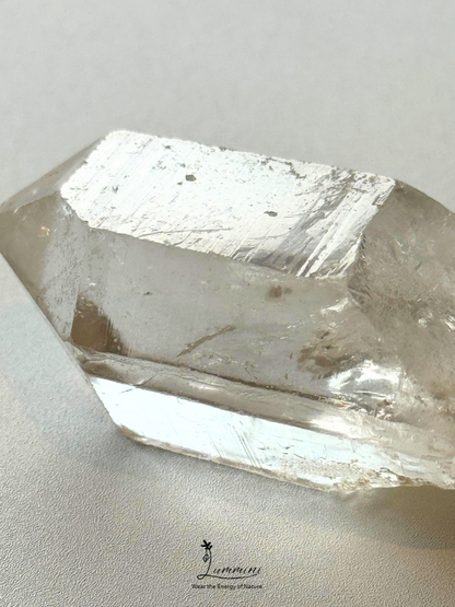 Natural Clear Quartz Point with Akashic Growth Lines Palm stone, Raw Crystal – 47g, 55.5mm
