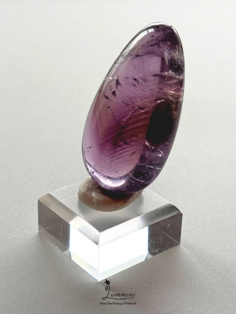Natural Amethyst / Ametrine Pocket Stone with Smoky Brown Zoning & Phantom Layers – 38g, 50mm