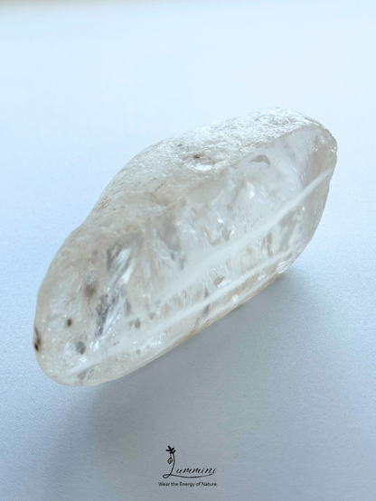 Natural White-Skinned Water-Worn Quartz Meditation Stone with Starry Interior – 212g, 90mm