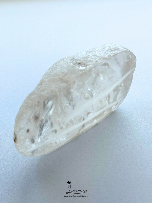 Natural White-Skinned Water-Worn Quartz Meditation Stone with Starry Interior – 212g, 90mm