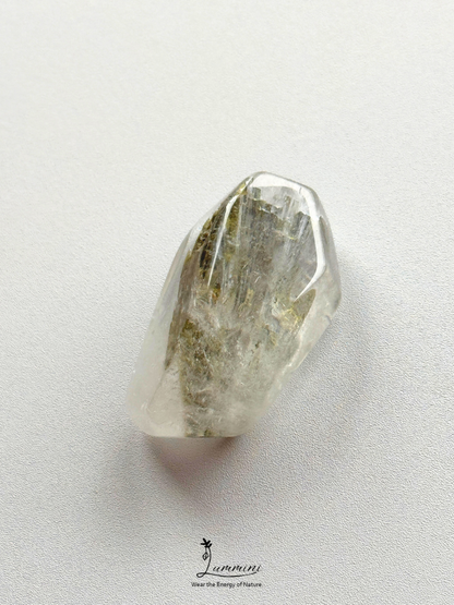 Natural Inclusion Quartz Pocket Stone – 18g, Green Leaf-Like Inclusion