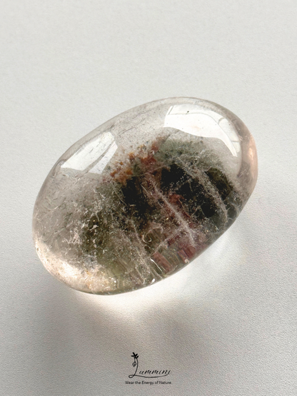 Natural Garden Quartz Palm Stone – Scenic Mineral Inclusions – 80g, 54mm