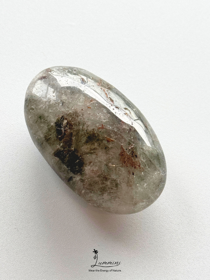 Natural Garden Quartz Palm Stone – Green & Red Mineral Inclusions – 90g, 62.5mm