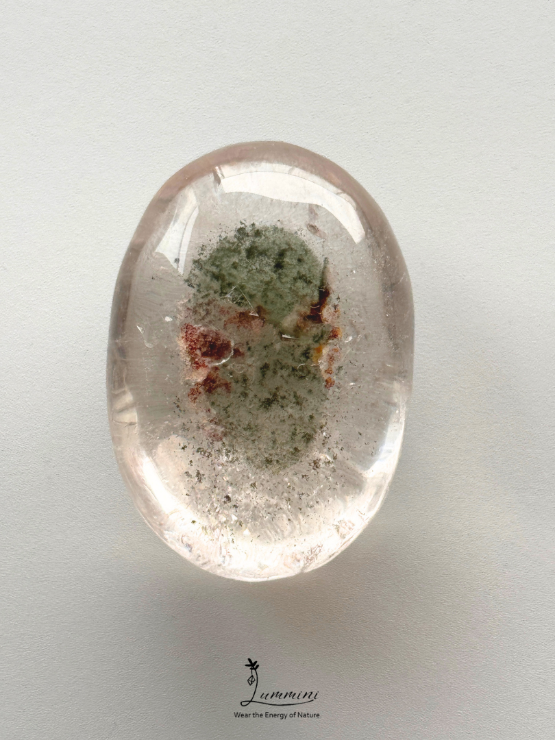 Natural Garden Quartz Palm Stone – Scenic Mineral Inclusions – 80g, 54mm