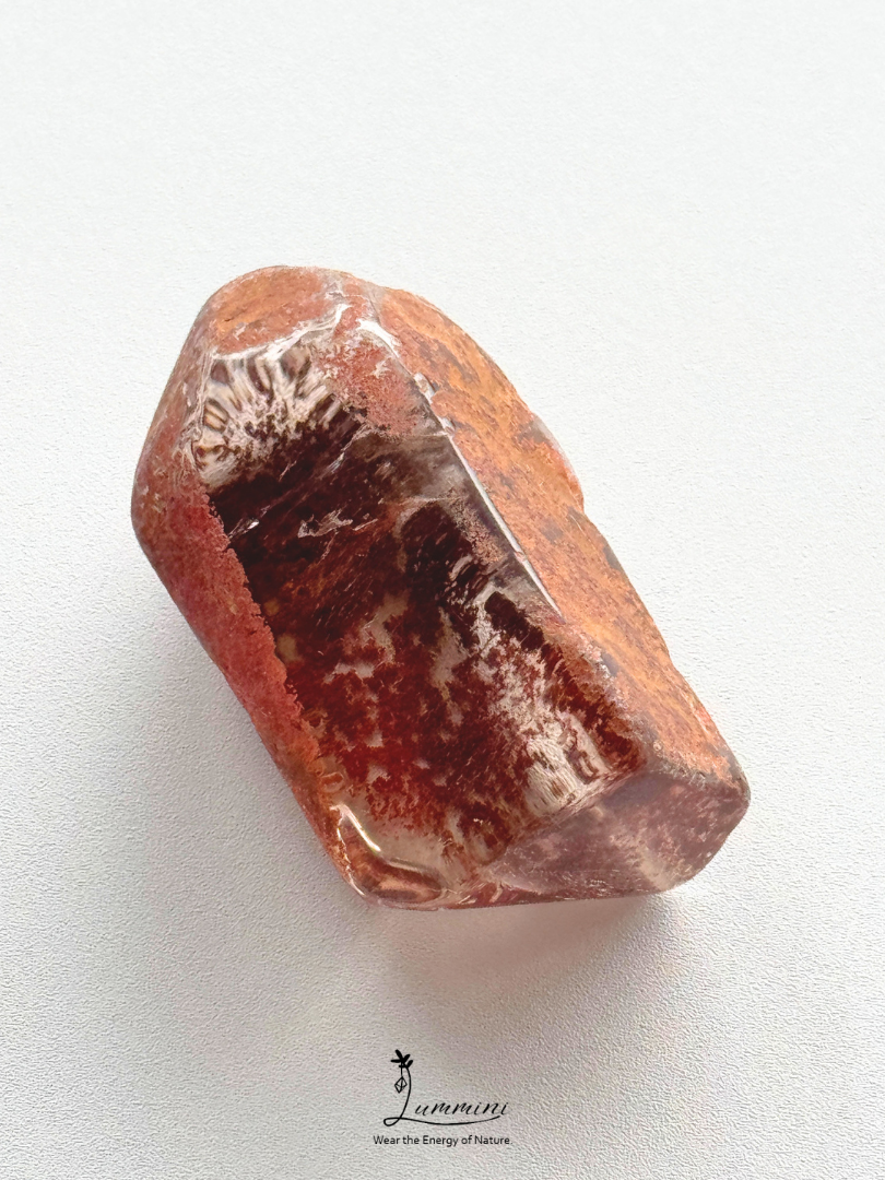 Natural Garden Quartz Freeform Pocket Stone – 41g, Kaleidoscopic Landscape