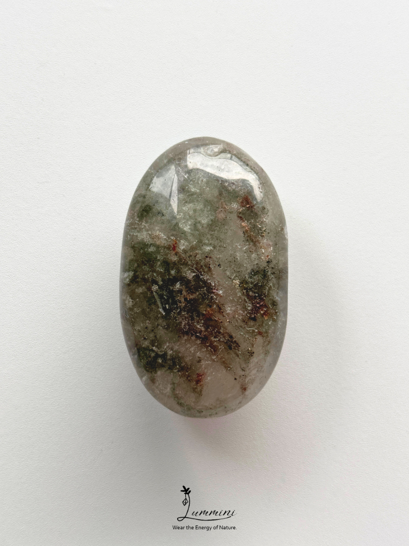 Natural Garden Quartz Palm Stone – Green & Red Mineral Inclusions – 90g, 62.5mm