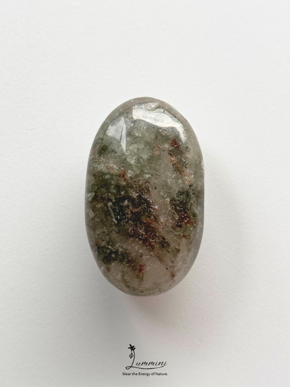 Natural Garden Quartz Palm Stone – Green & Red Mineral Inclusions – 90g, 62.5mm