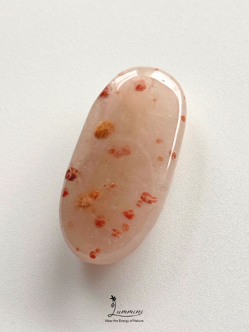 Natural Quartz Palm Stone with Calcite Inclusions – 38g, 56.5mm