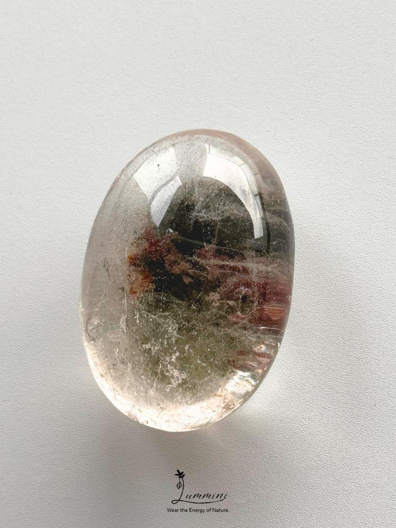 Natural Garden Quartz Palm Stone – Scenic Mineral Inclusions – 80g, 54mm