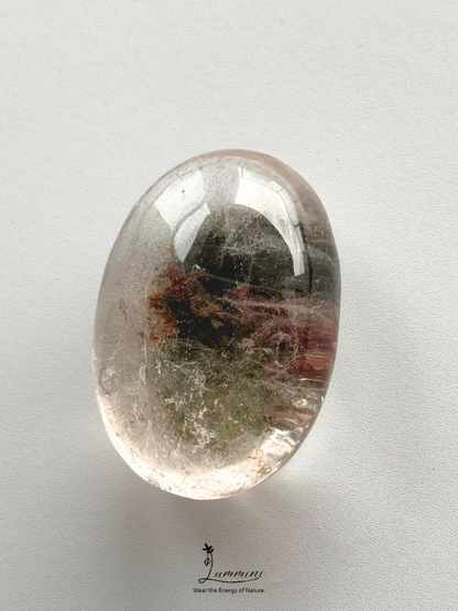 Natural Garden Quartz Palm Stone – Scenic Mineral Inclusions – 80g, 54mm