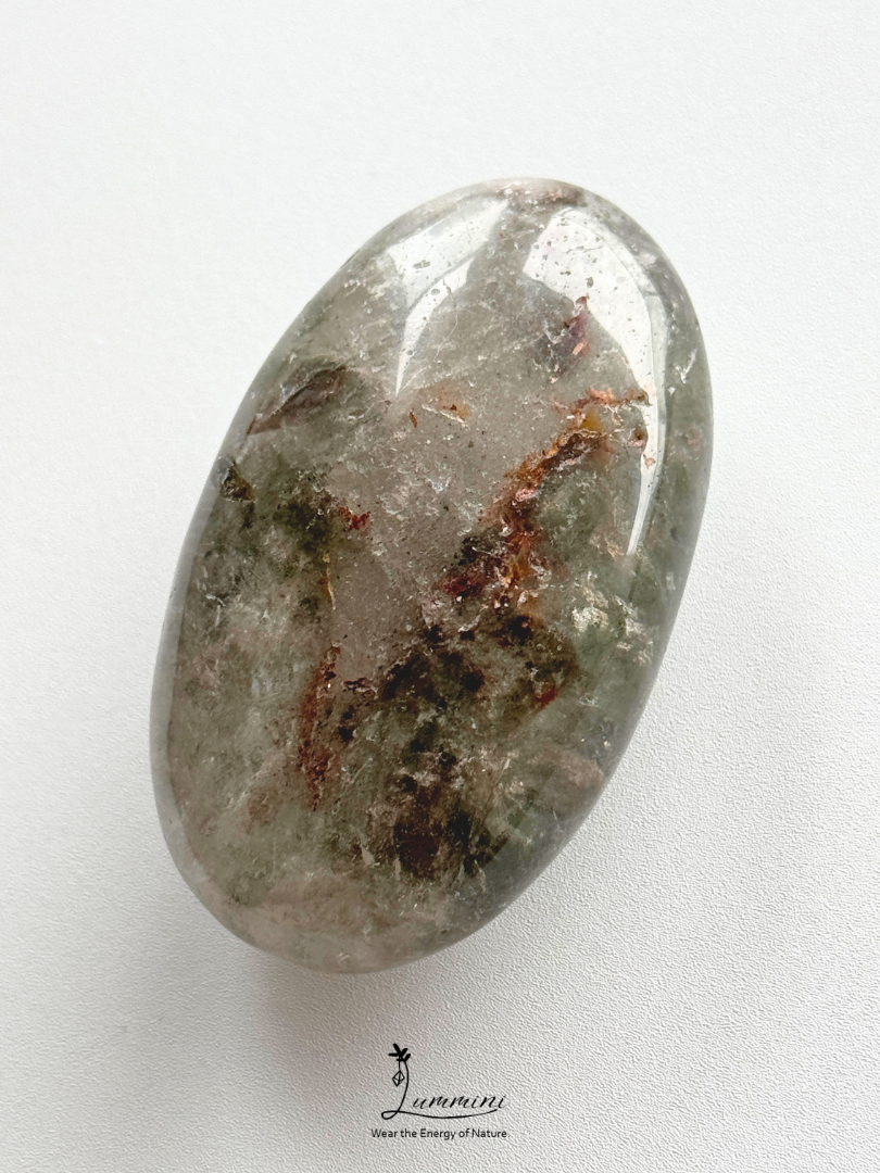 Natural Garden Quartz Palm Stone – Green & Red Mineral Inclusions – 90g, 62.5mm