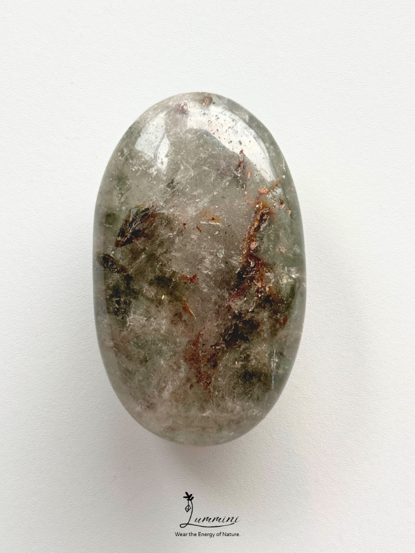 Natural Garden Quartz Palm Stone – Green & Red Mineral Inclusions – 90g, 62.5mm