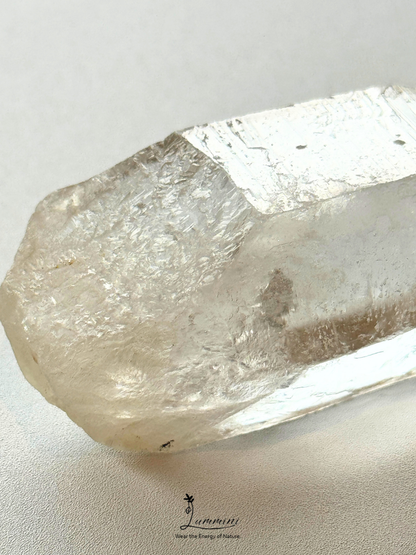 Natural Clear Quartz Point with Akashic Growth Lines Palm stone, Raw Crystal – 47g, 55.5mm
