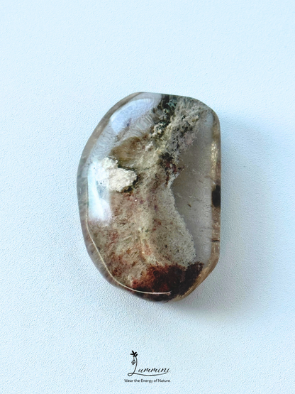 Natural Garden Quartz Pocket Stone with Red-Brown & White Scenic Inclusions – 16g 34.5mm