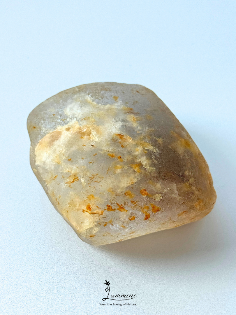Natural Water-Worn Light Smoky Quartz Hand Stone – 148g, 59mm