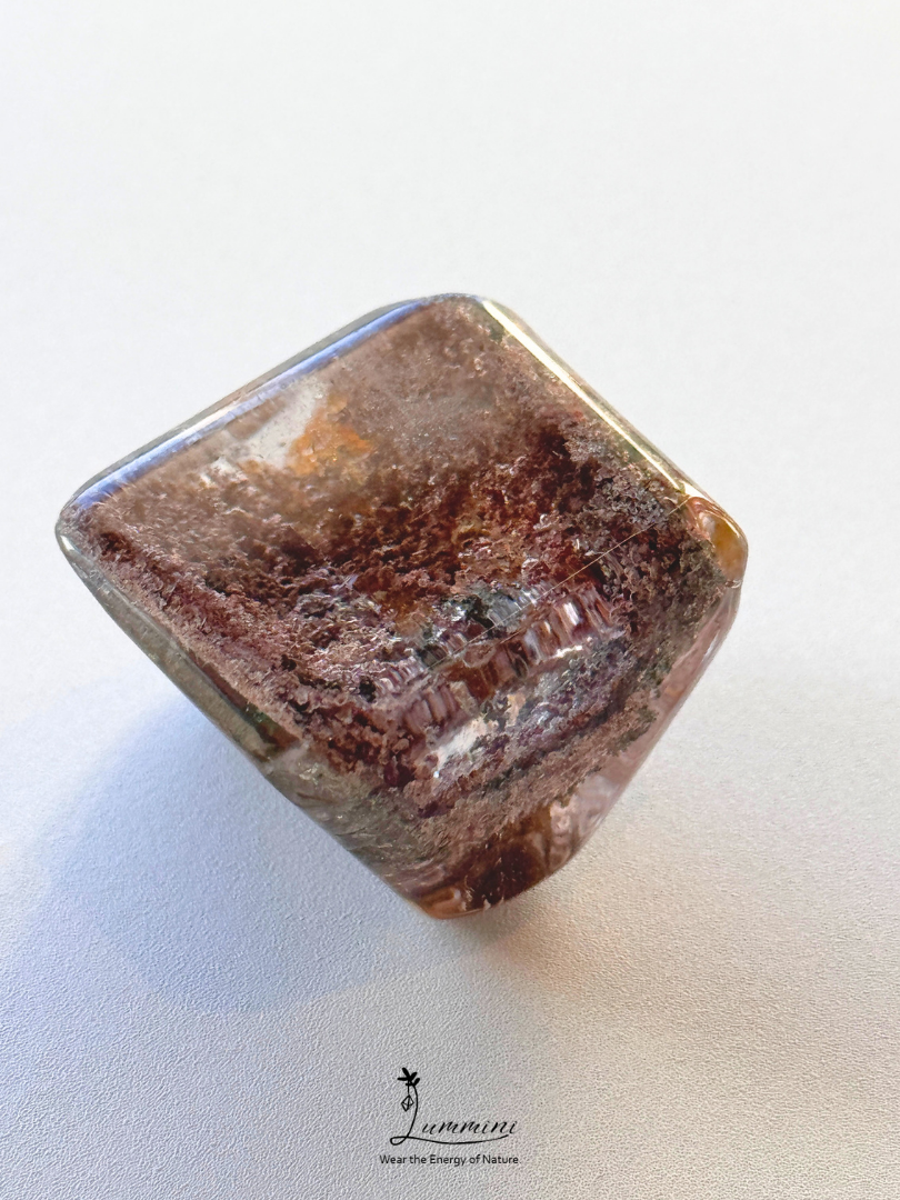 Natural Garden Quartz Pocket Stone – Scenic Inclusions with Rainbow – 40g