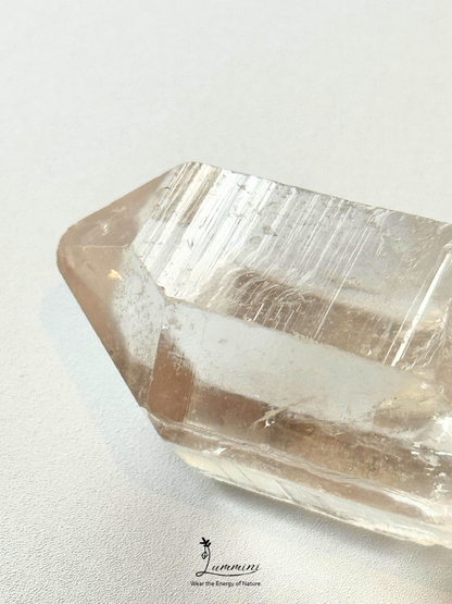 Natural Clear Quartz Point with Akashic Growth Lines Palm stone, Raw Crystal – 47g, 55.5mm
