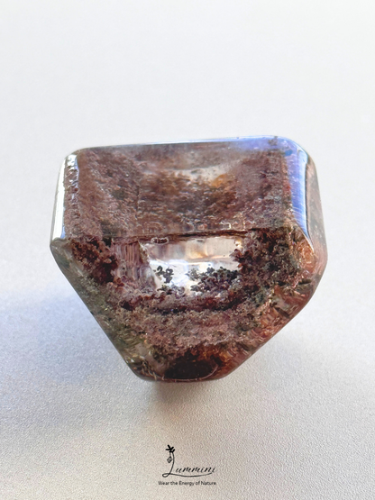 Natural Garden Quartz Pocket Stone – Scenic Inclusions with Rainbow – 40g