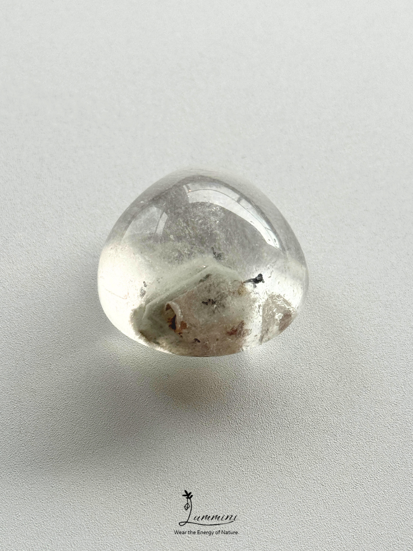 Natural Garden Quartz Scenic Pendant, soft grey phantom-like landscape – 35.5mm