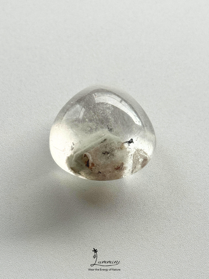 Natural Garden Quartz Scenic Pendant, soft grey phantom-like landscape – 35.5mm