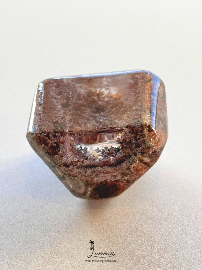 Natural Garden Quartz Pocket Stone – Scenic Inclusions with Rainbow – 40g