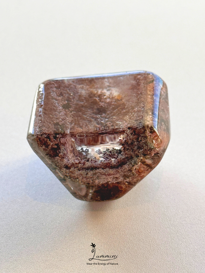 Natural Garden Quartz Pocket Stone – Scenic Inclusions with Rainbow – 40g