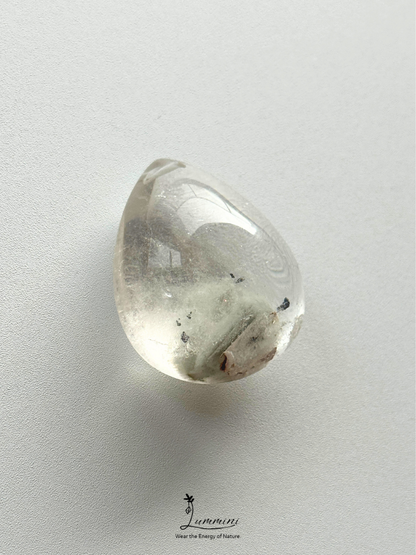 Natural Garden Quartz Scenic Pendant, soft grey phantom-like landscape – 35.5mm