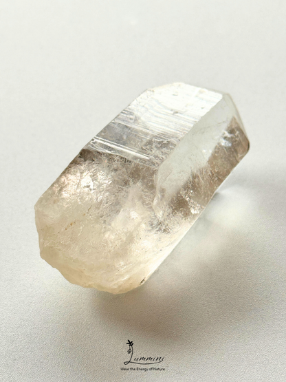 Natural Clear Quartz Point with Akashic Growth Lines Palm stone, Raw Crystal – 47g, 55.5mm