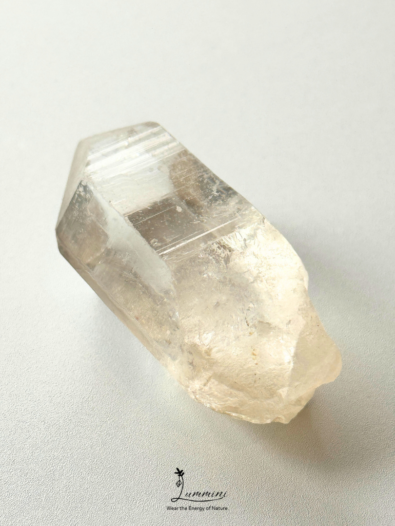 Natural Clear Quartz Point with Akashic Growth Lines Palm stone, Raw Crystal – 47g, 55.5mm