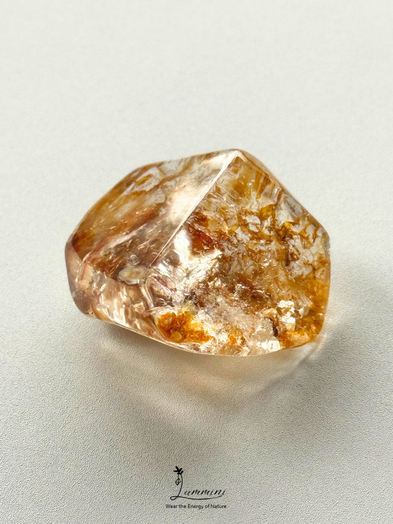 Natural Scenic Garden Quartz Pocket Stone – Open Window View with Golden Inclusion Base -25g