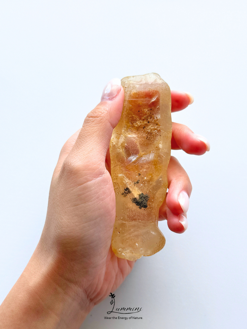 Rare & Special Natural Water-Worn Garden Quartz Meditation Stone with Scenic Window – 145g, 105mm