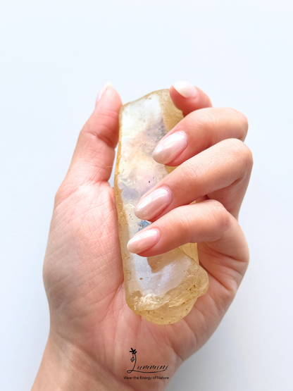 Rare & Special Natural Water-Worn Garden Quartz Meditation Stone with Scenic Window – 145g, 105mm