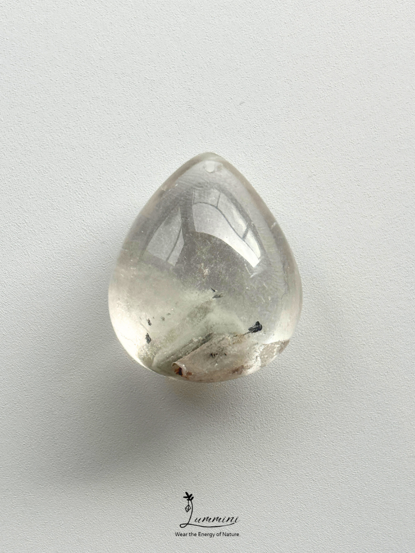 Natural Garden Quartz Scenic Pendant, soft grey phantom-like landscape – 35.5mm