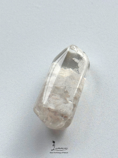 Natural White Garden Quartz Pocket Stone – 17g, Snowy Scenic Inclusions, One of a Kind